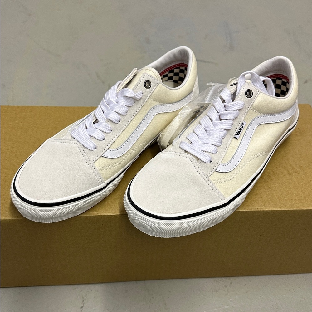 Palace X Vans size 9.5M Cream and White Low-Top Sneakers